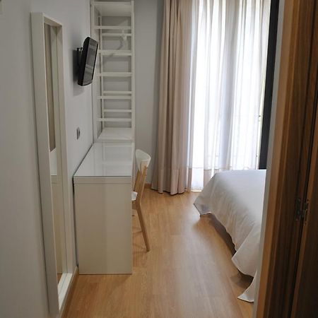 Hostal Universitat Cervera  Exterior photo