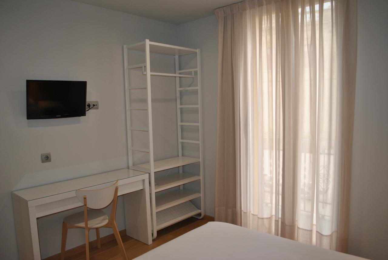Hostal Universitat Cervera  Exterior photo