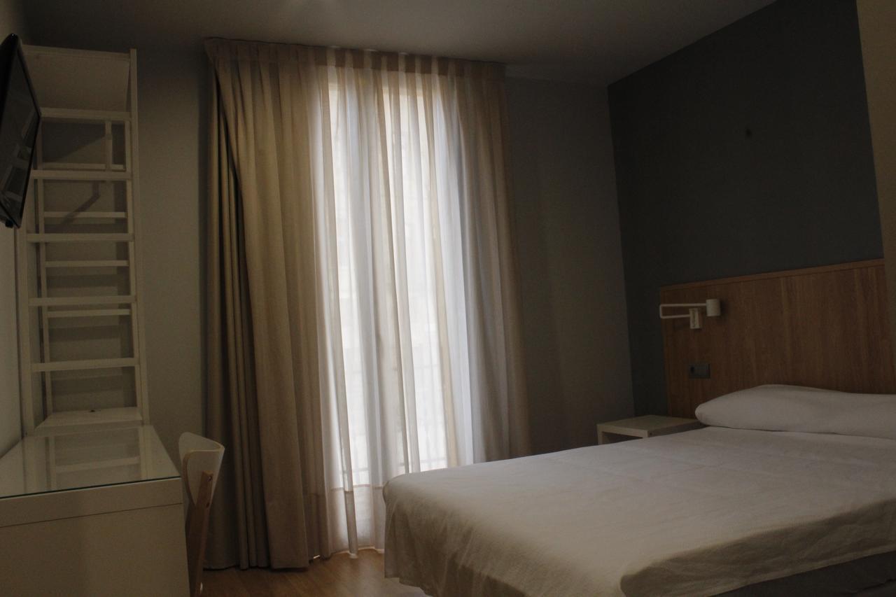 Hostal Universitat Cervera  Exterior photo