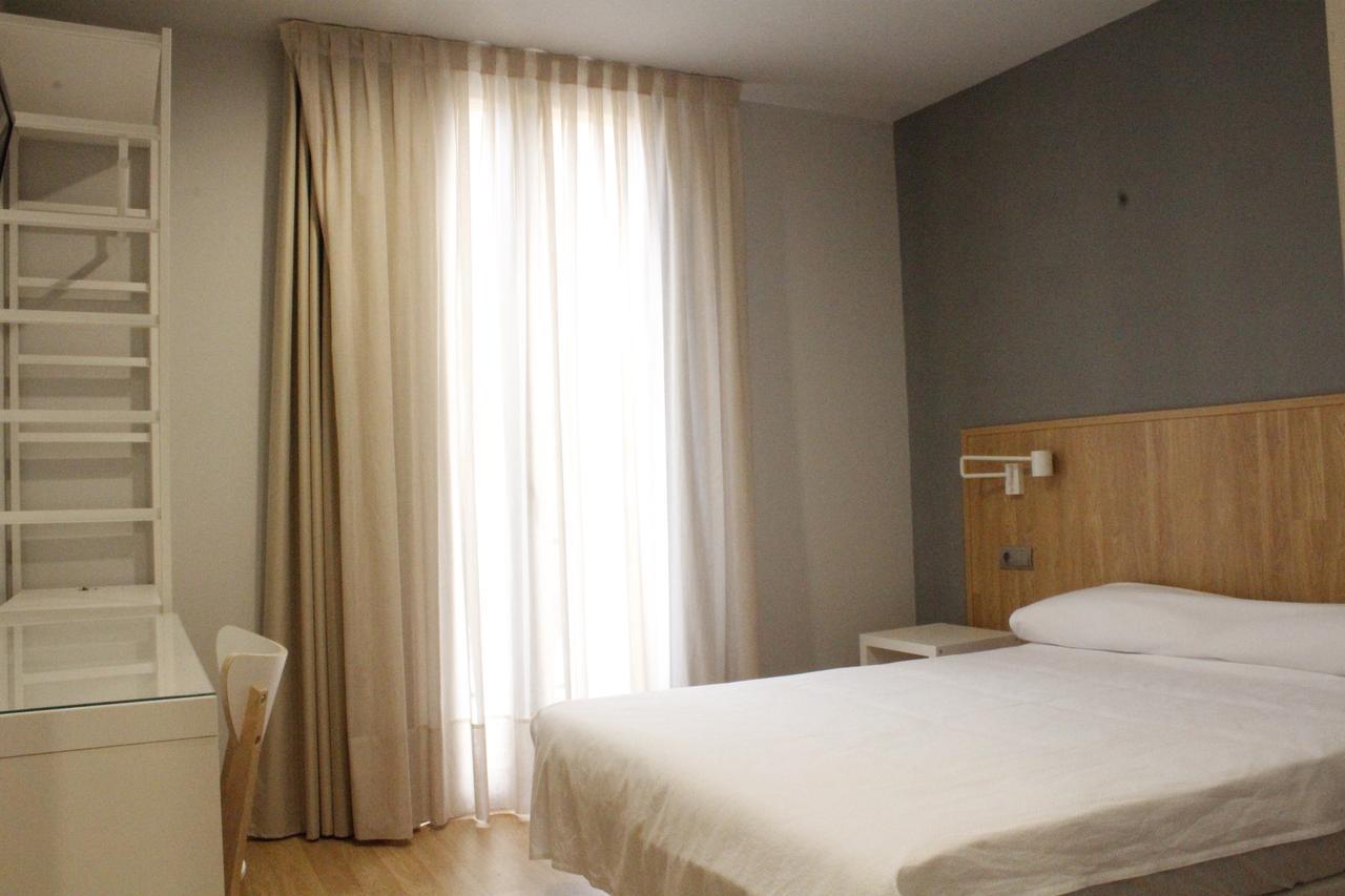 Hostal Universitat Cervera  Exterior photo