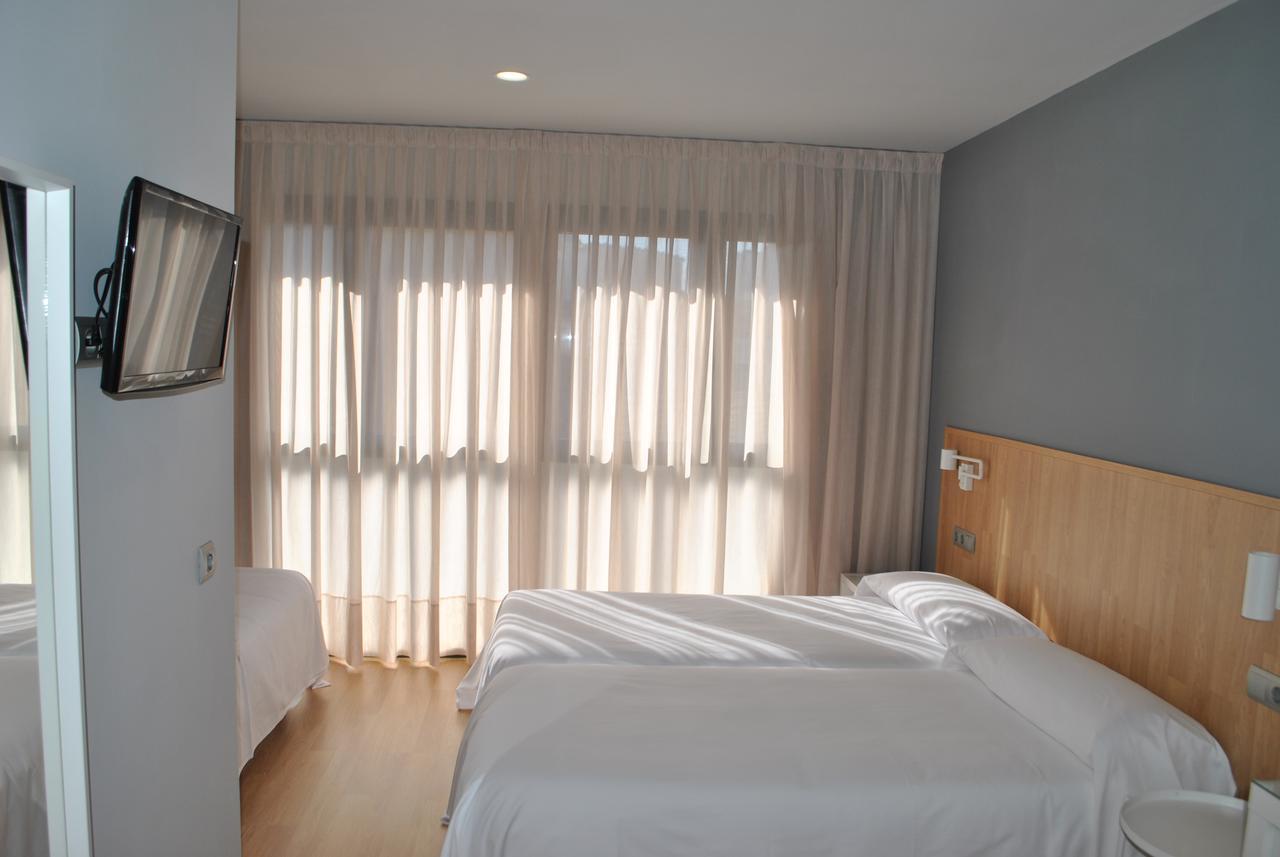 Hostal Universitat Cervera  Exterior photo