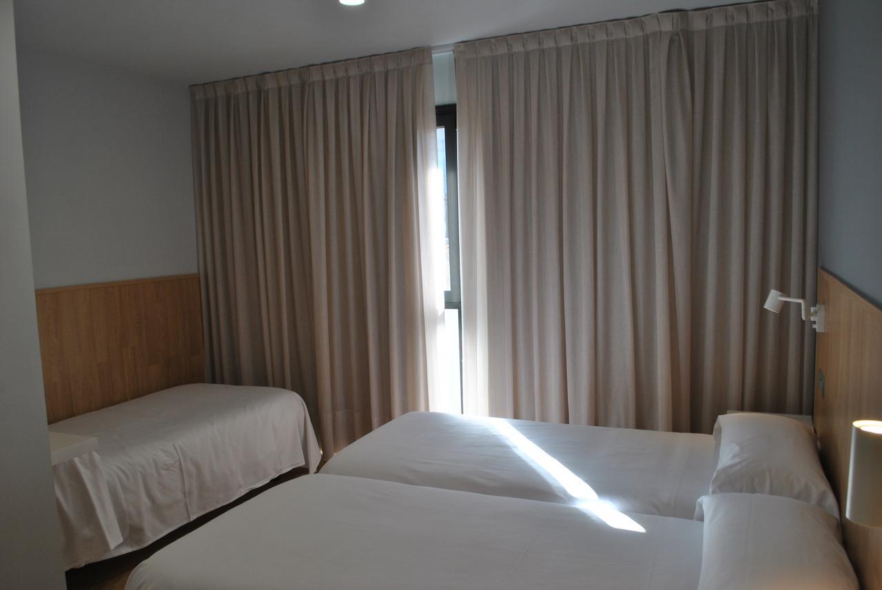 Hostal Universitat Cervera  Exterior photo