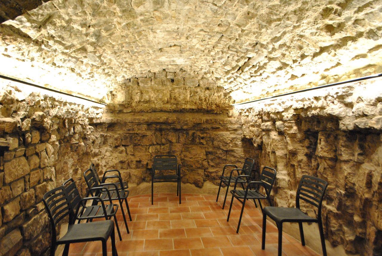 Hostal Universitat Cervera  Exterior photo