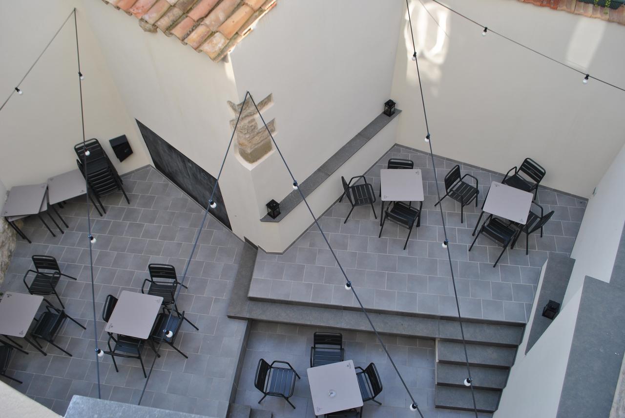 Hostal Universitat Cervera  Exterior photo