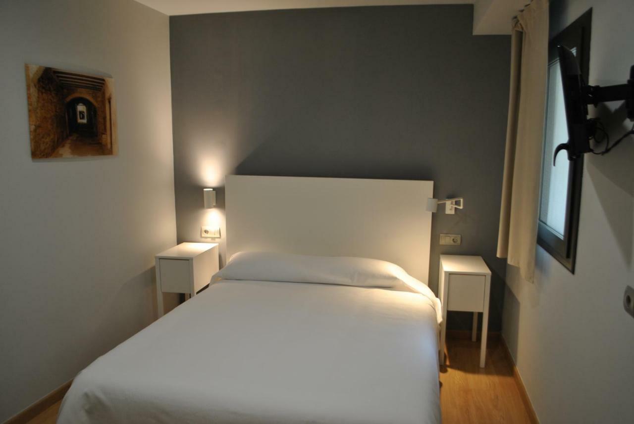 Hostal Universitat Cervera  Exterior photo